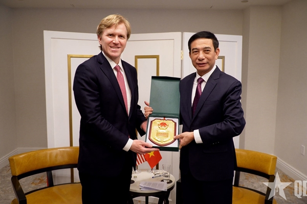 Đại tướng Phan Văn Giang tiếp Thứ trưởng thứ nhất Bộ Chiến tranh Hoa Kỳ